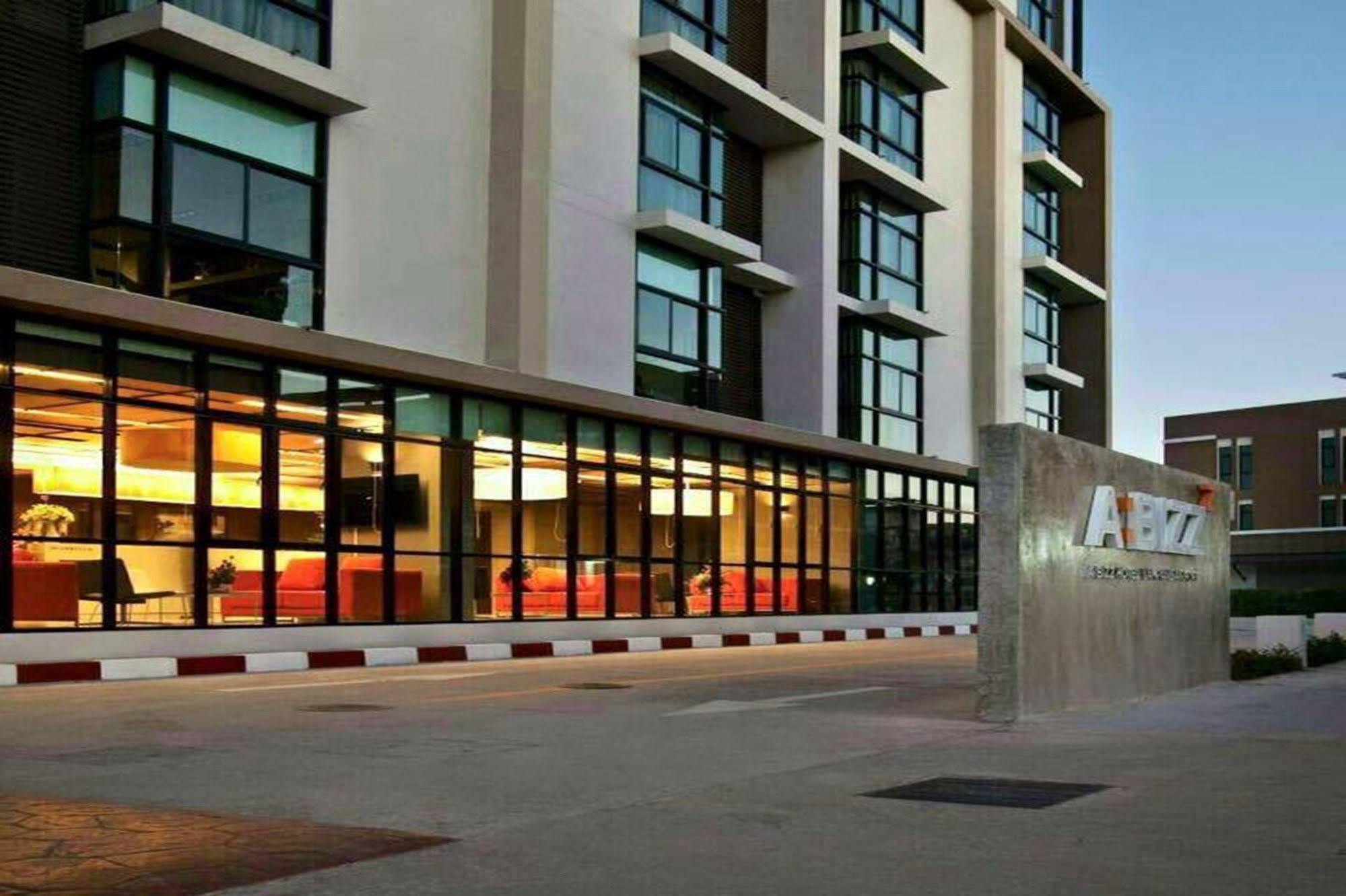 Abizz Hotel Lampang Airport Exterior foto
